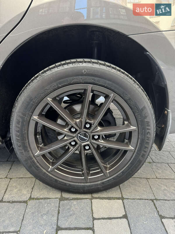 Седан Toyota Corolla 2016 в Ивано-Франковске