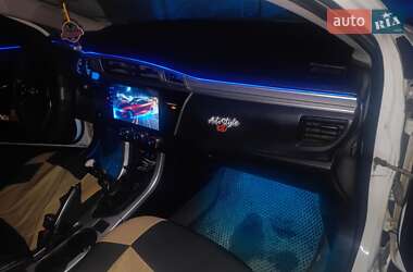 Седан Toyota Corolla 2013 в 