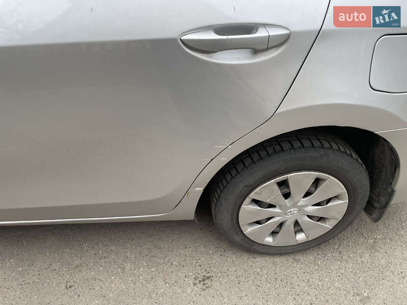 Седан Toyota Corolla 2013 в Вишгороді