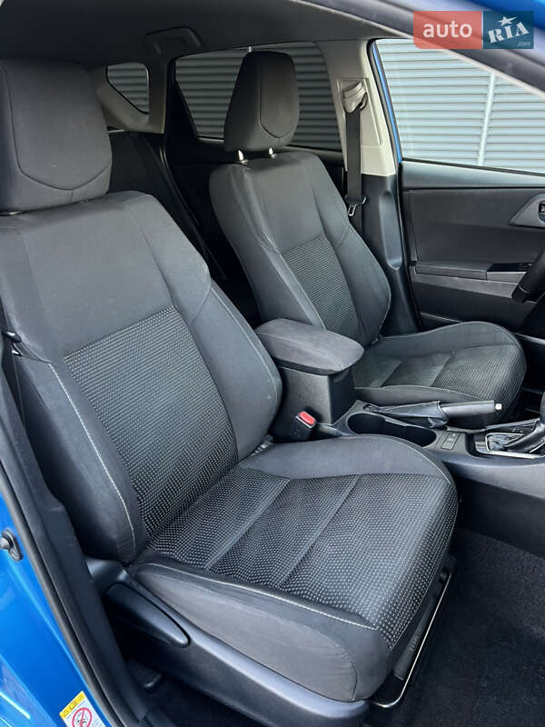 Хэтчбек Toyota Corolla 2017 в Киеве