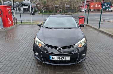 Седан Toyota Corolla 2014 в 