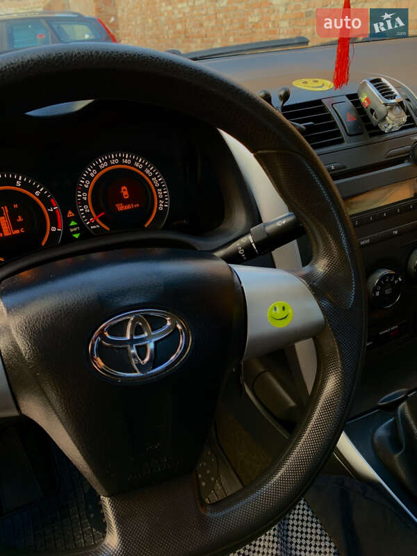 Седан Toyota Corolla 2011 в Борщеве фото 12 Седан Toyota Corolla 2011 в Борщеве