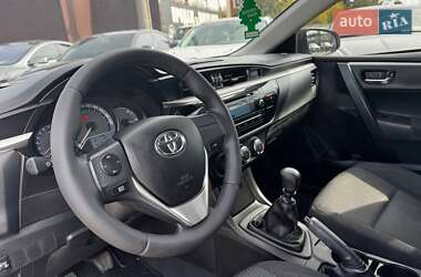 Седан Toyota Corolla 2013 в 