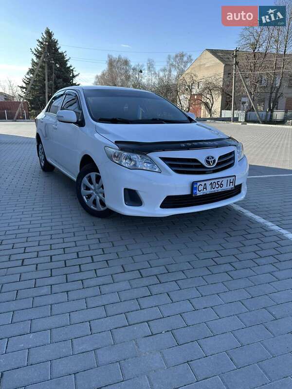 Седан Toyota Corolla 2012 в 