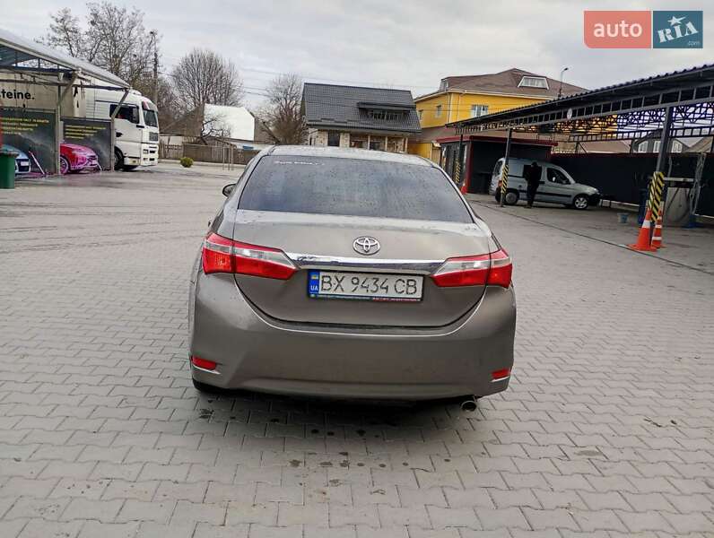 Седан Toyota Corolla 2013 в Мирополі