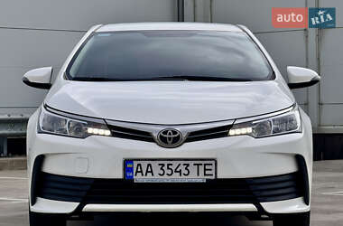 Седан Toyota Corolla 2017 в 