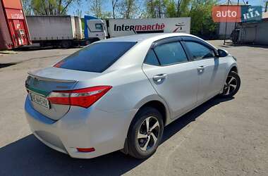 Седан Toyota Corolla 2015 в 