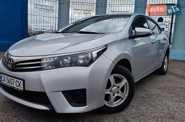 Седан Toyota Corolla 2013 в Харкові