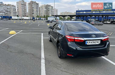 Седан Toyota Corolla 2015 в 