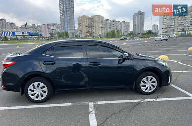 Седан Toyota Corolla 2015 в 