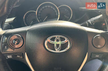 Седан Toyota Corolla 2015 в 
