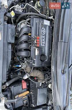 Хетчбек Toyota Corolla 2002 в 