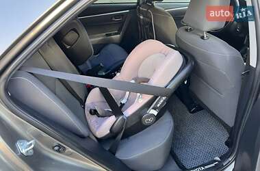 Седан Toyota Corolla 2017 в 