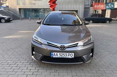 Седан Toyota Corolla 2017 в 