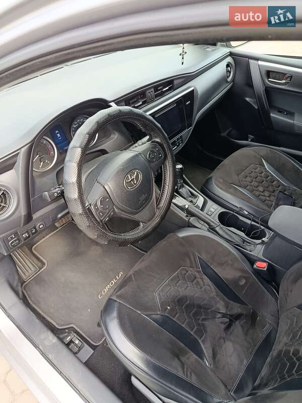 Седан Toyota Corolla 2018 в Львові