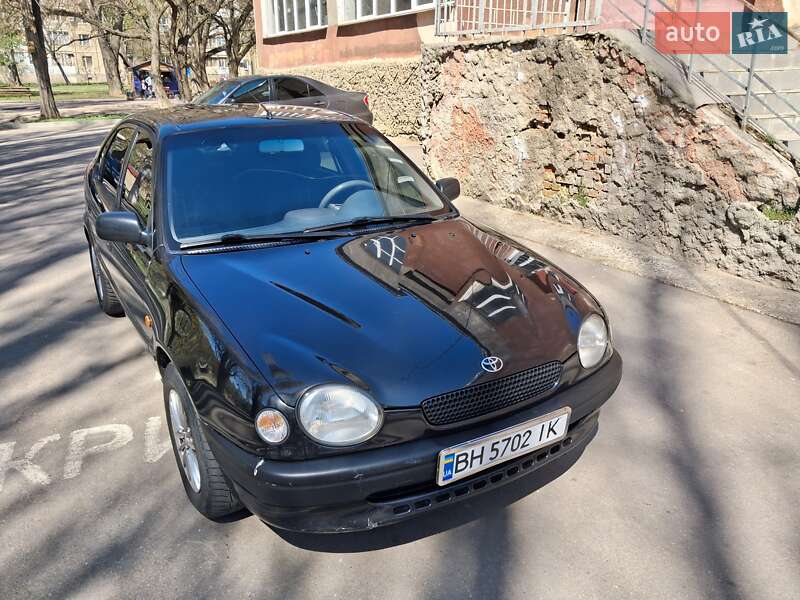 Хэтчбек Toyota Corolla 1998 в 