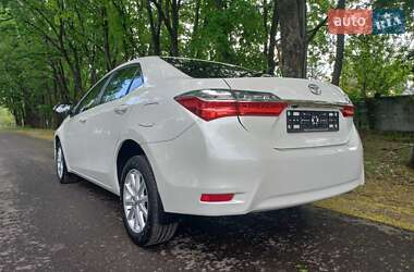 Седан Toyota Corolla 2017 в 