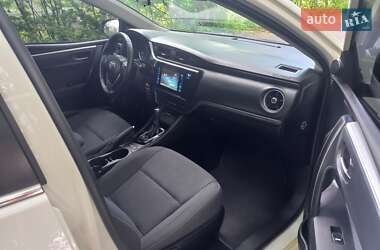 Седан Toyota Corolla 2017 в 