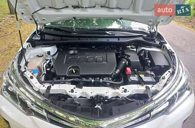 Седан Toyota Corolla 2017 в 
