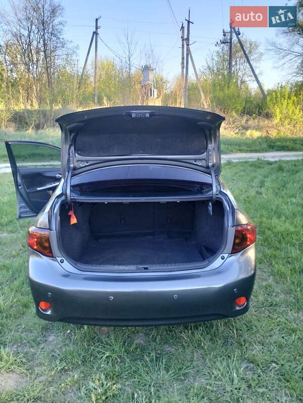 Седан Toyota Corolla 2010 в Мурованих Курилівцях