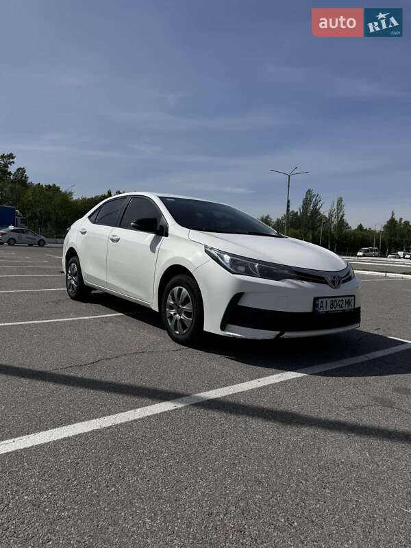 Седан Toyota Corolla 2017 в Києві