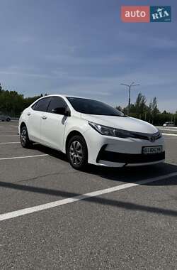 Седан Toyota Corolla 2017 в 