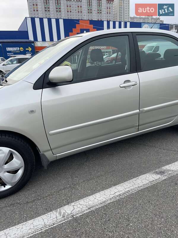 Седан Toyota Corolla 2005 в Киеве