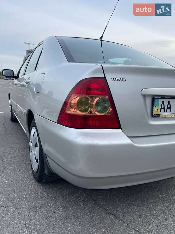 Седан Toyota Corolla 2005 в Киеве