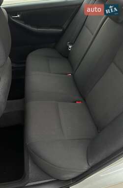 Седан Toyota Corolla 2005 в 