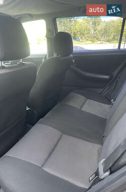 Хетчбек Toyota Corolla 2005 в 