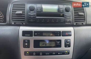 Хетчбек Toyota Corolla 2005 в 