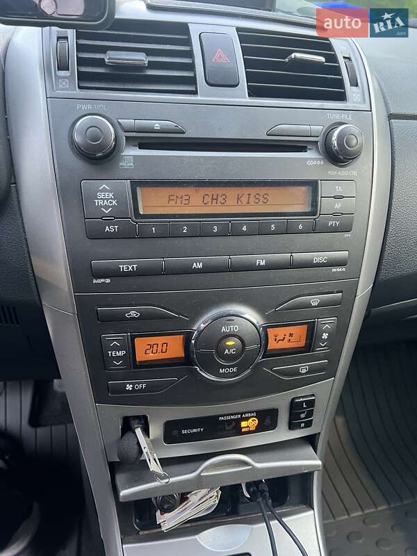 Седан Toyota Corolla 2008 в Львові