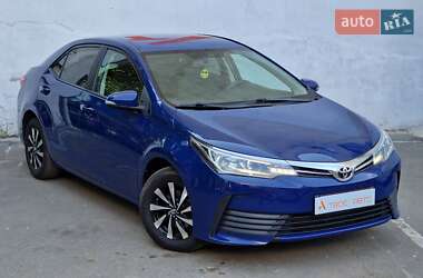 Седан Toyota Corolla 2018 в 