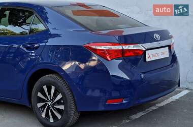 Седан Toyota Corolla 2018 в 