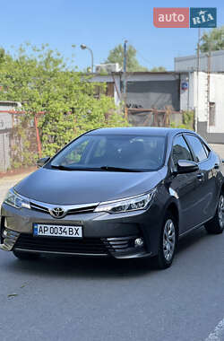 Седан Toyota Corolla 2017 в 