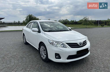 Седан Toyota Corolla 2013 в Жовкве