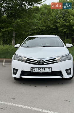 Седан Toyota Corolla 2013 в Ивано-Франковске