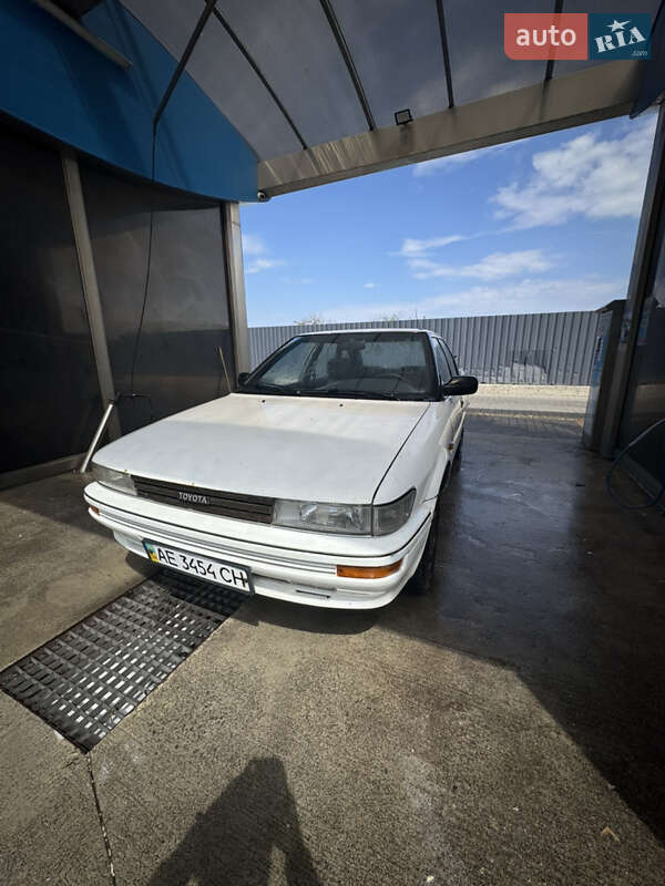 Хэтчбек Toyota Corolla 1988 в 