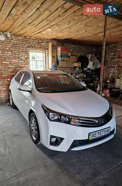 Седан Toyota Corolla 2013 в Синельниковому