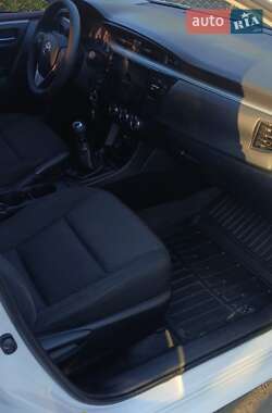 Седан Toyota Corolla 2013 в 