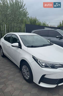 Седан Toyota Corolla 2016 в 