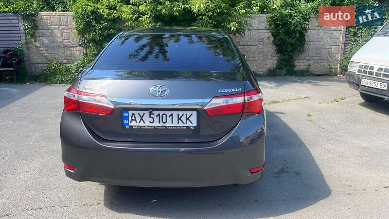 Седан Toyota Corolla 2015 в Харькове