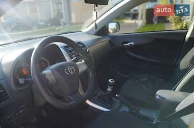 Седан Toyota Corolla 2011 в 