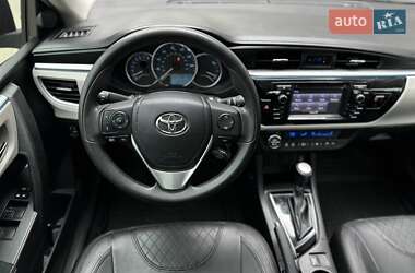 Седан Toyota Corolla 2015 в 