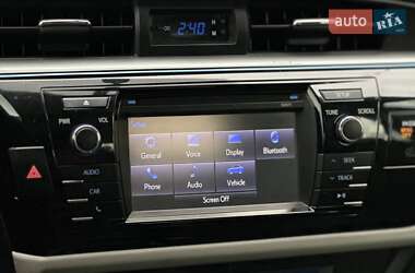 Седан Toyota Corolla 2015 в 