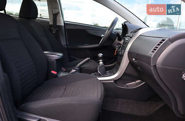 Седан Toyota Corolla 2013 в 