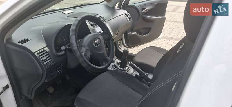 Седан Toyota Corolla 2008 в Ізмаїлі