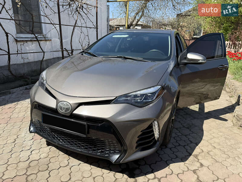 Седан Toyota Corolla 2017 в Кропивницькому