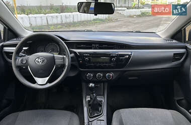 Седан Toyota Corolla 2013 в 