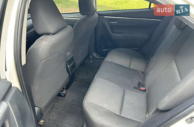 Седан Toyota Corolla 2013 в 